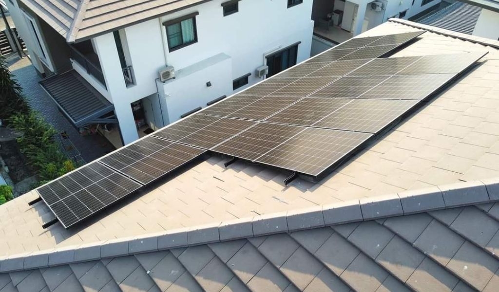 Cần bao nhiêu tấm pin năng lượng mặt trời chạy điều hòa? Ưu, nhược điểm của phương pháp này 3